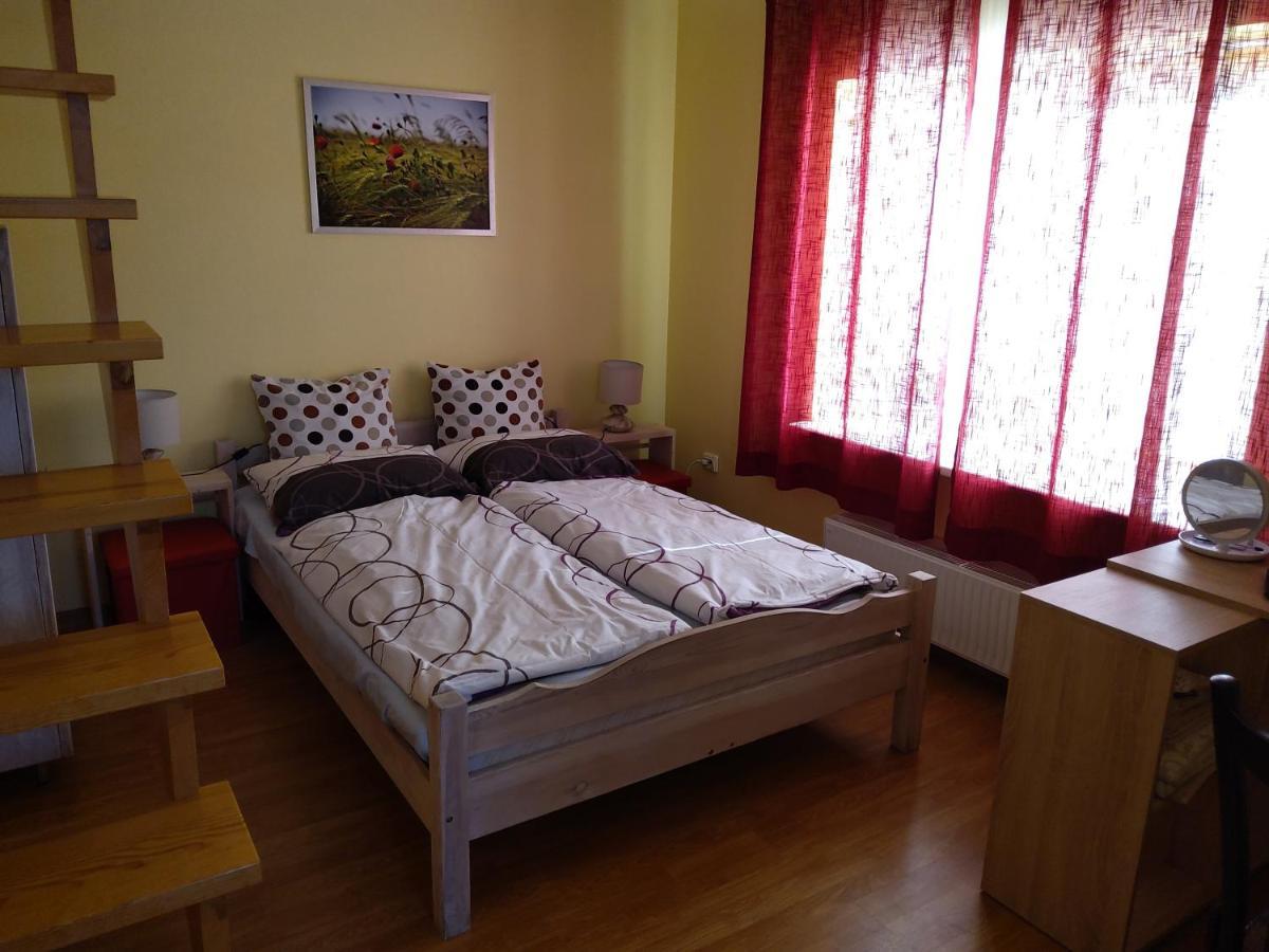 Apartamentai Geguciu Gatveje ไคลเพดา ภายนอก รูปภาพ